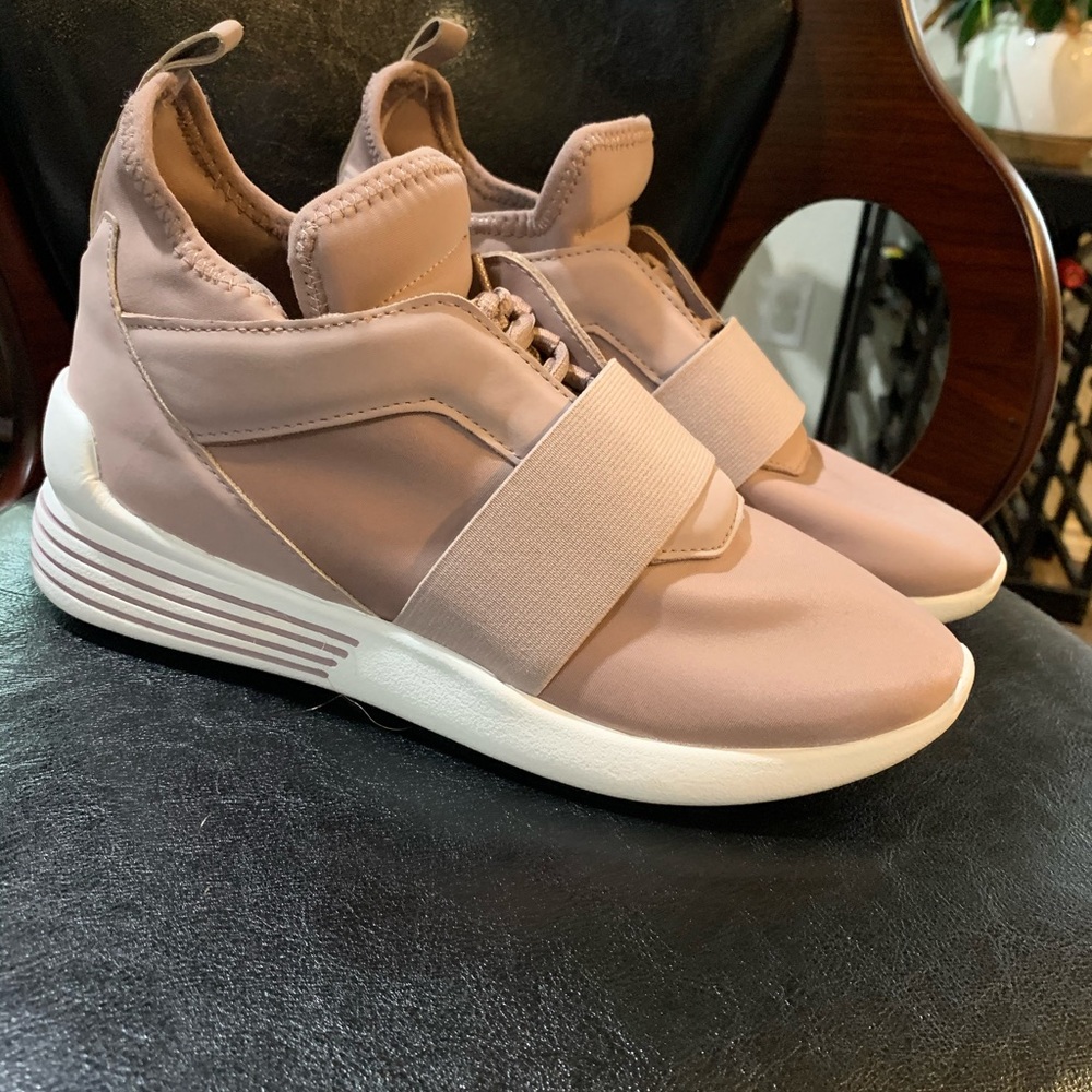 🆕Kendall+Kylie ⭐️ sneakers